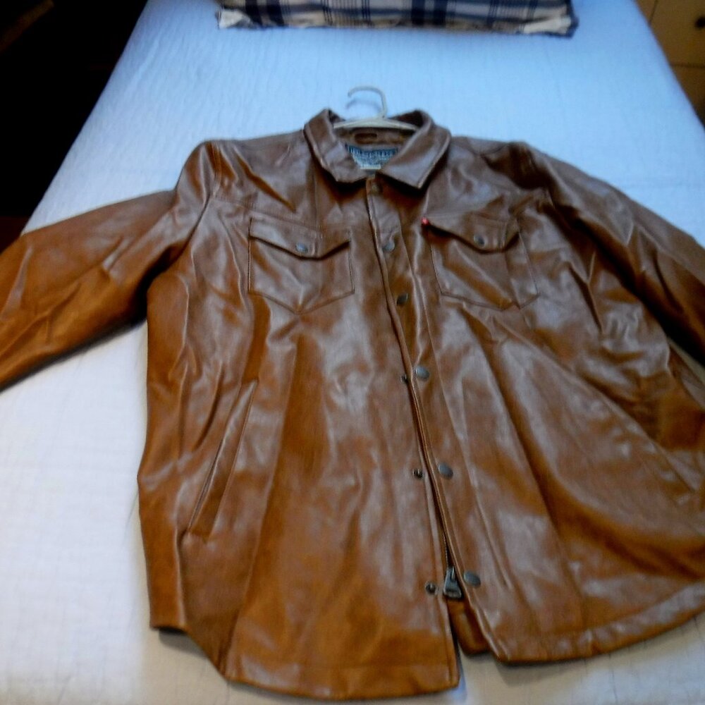 Mens XL LEVI leather trucker jacket